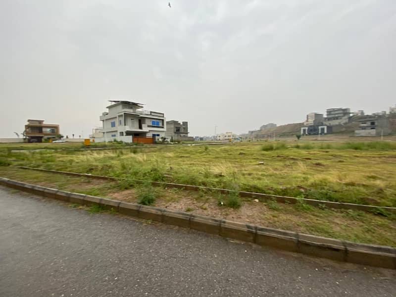 PRIME PLOT IN BLOCK L 10 MARLA FULL HEIGHTED AND SOLID INFRONT OF MASJID AND COMMERCIAL 4