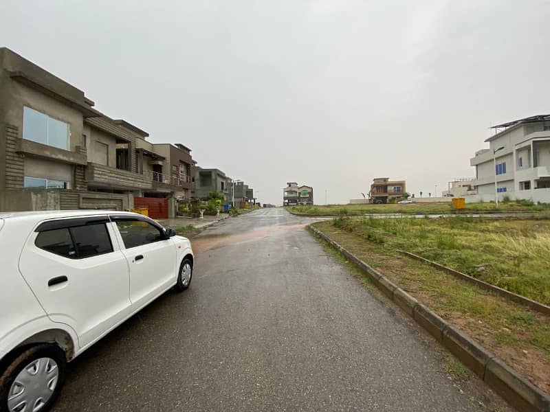 PRIME PLOT IN BLOCK L 10 MARLA FULL HEIGHTED AND SOLID INFRONT OF MASJID AND COMMERCIAL 6