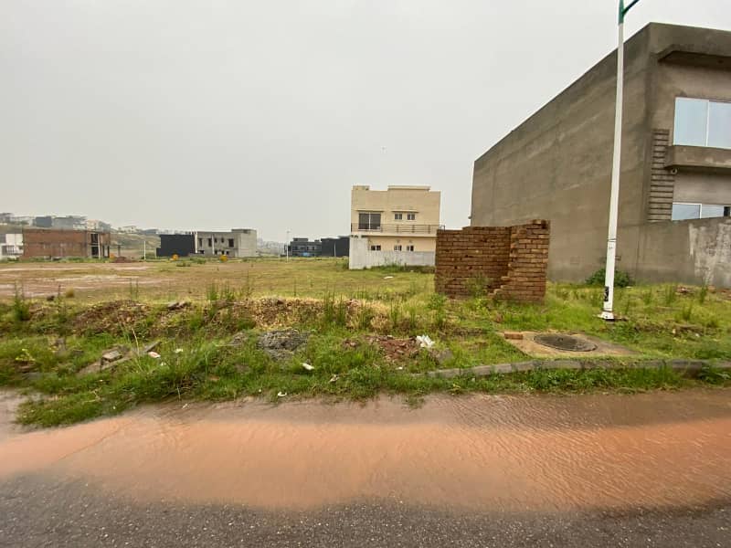 PRIME PLOT IN BLOCK L 10 MARLA FULL HEIGHTED AND SOLID INFRONT OF MASJID AND COMMERCIAL 7