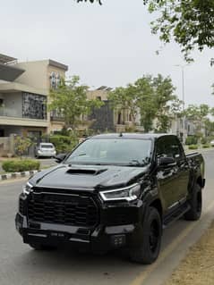 TOYOTA HILUX REVO V
