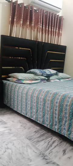 Bed wity side tables