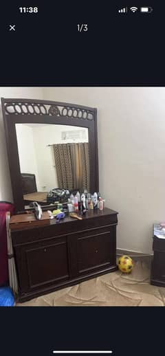 bedset with dressing table