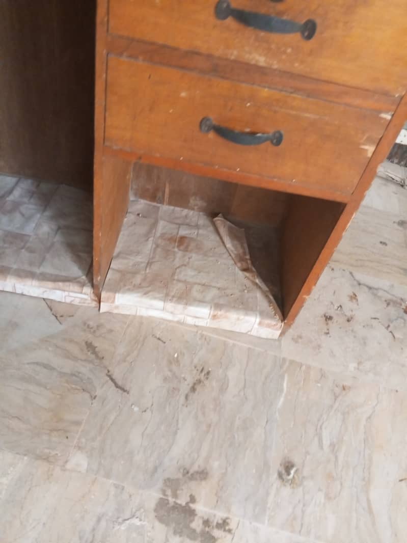 Display showcase solid wood perfect condition 2