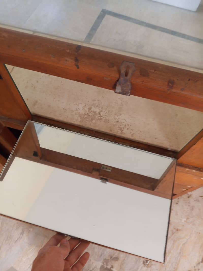 Display showcase solid wood perfect condition 5