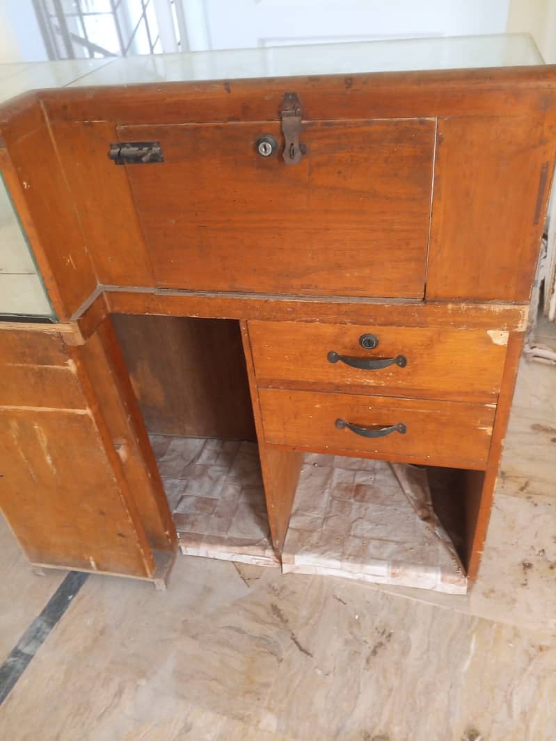 Display showcase solid wood perfect condition 6