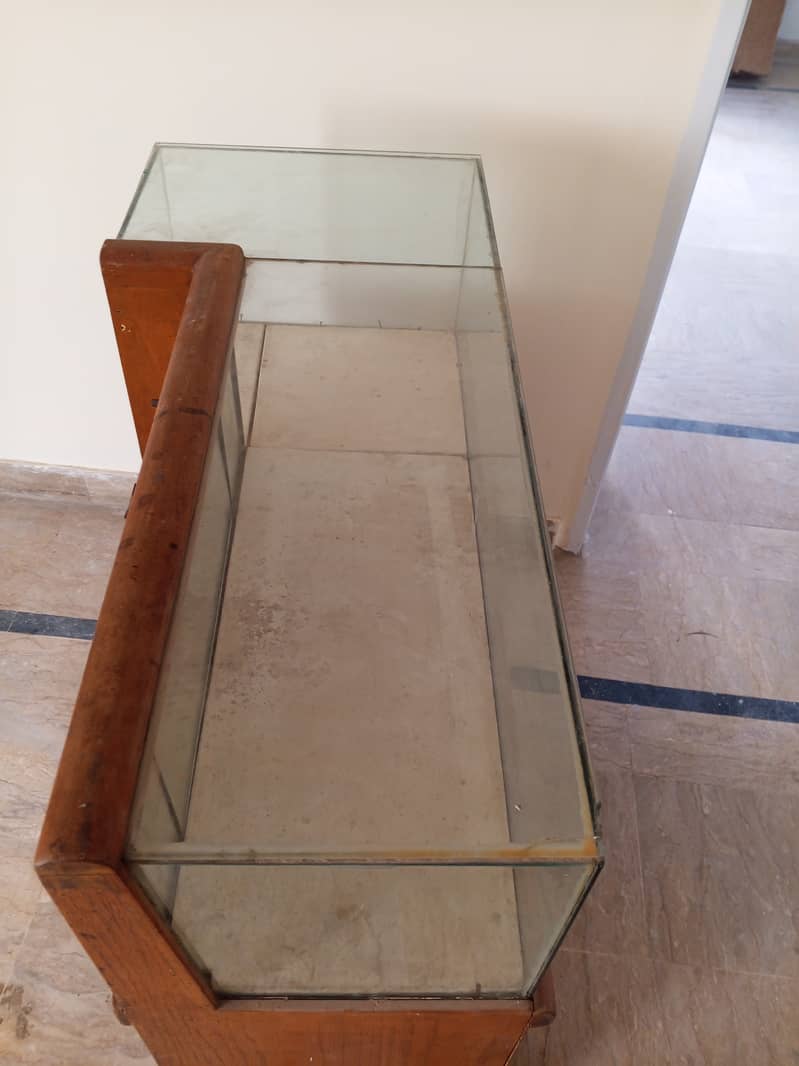 Display showcase solid wood perfect condition 8