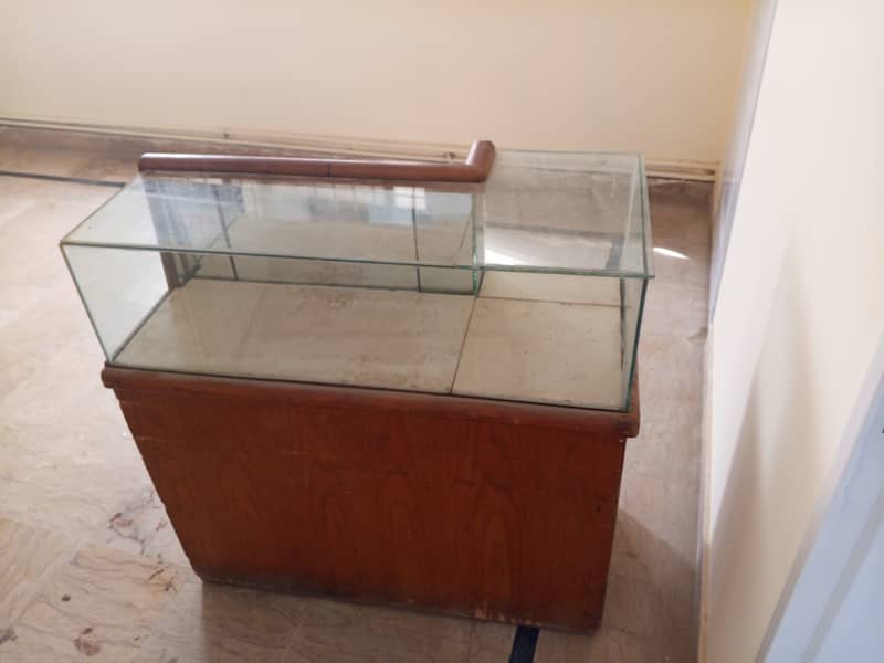 Display showcase solid wood perfect condition 9
