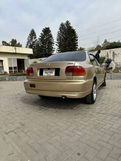 Gari har lehaz SE ok hai bhair se shawrd hai and se full jenwn