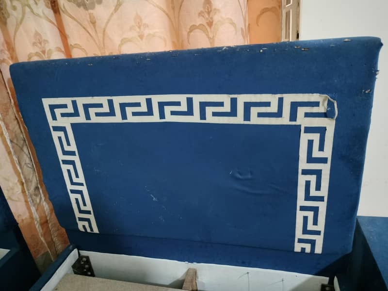 2 single bed set with 2 side tables and one dressing table 6