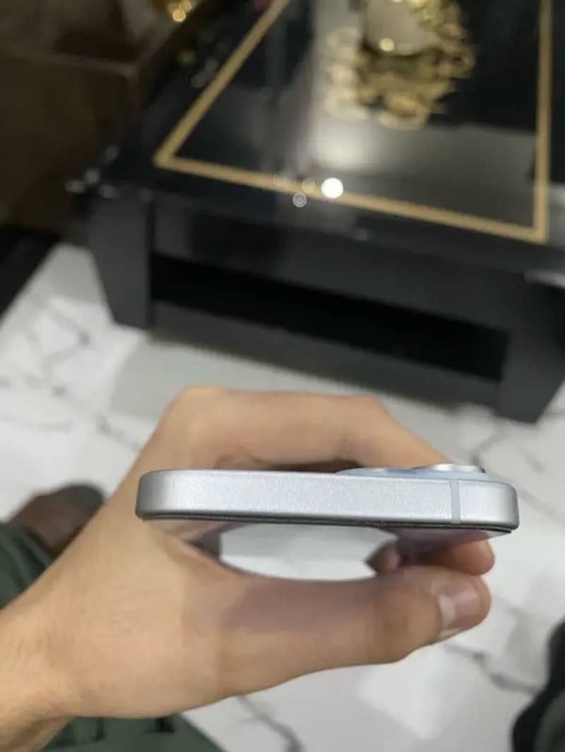 Iphone 15 Factory unlock non active 4 months Sim available with box 3