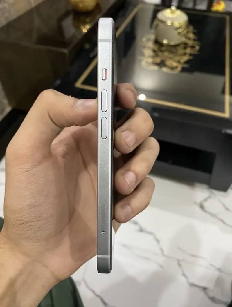 Iphone 15 Factory unlock non active 4 months Sim available with box 4