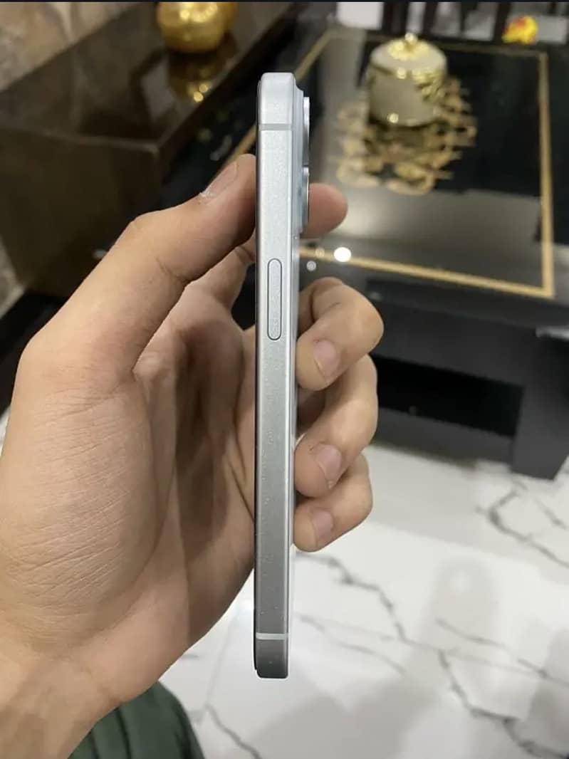 Iphone 15 Factory unlock non active 4 months Sim available with box 5