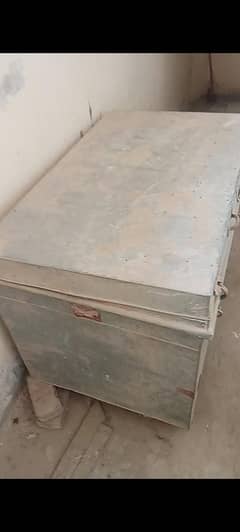 Peti For sale/کپڑوں والی پیٹی برائے فروخت