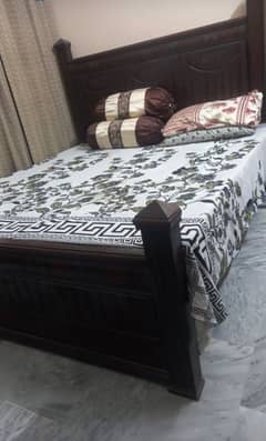King size double bed with complete set available for sale