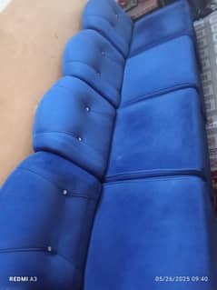 Six Singke sofas for sale in Well Condition