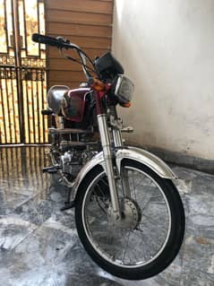 United 70cc bike in lush condition