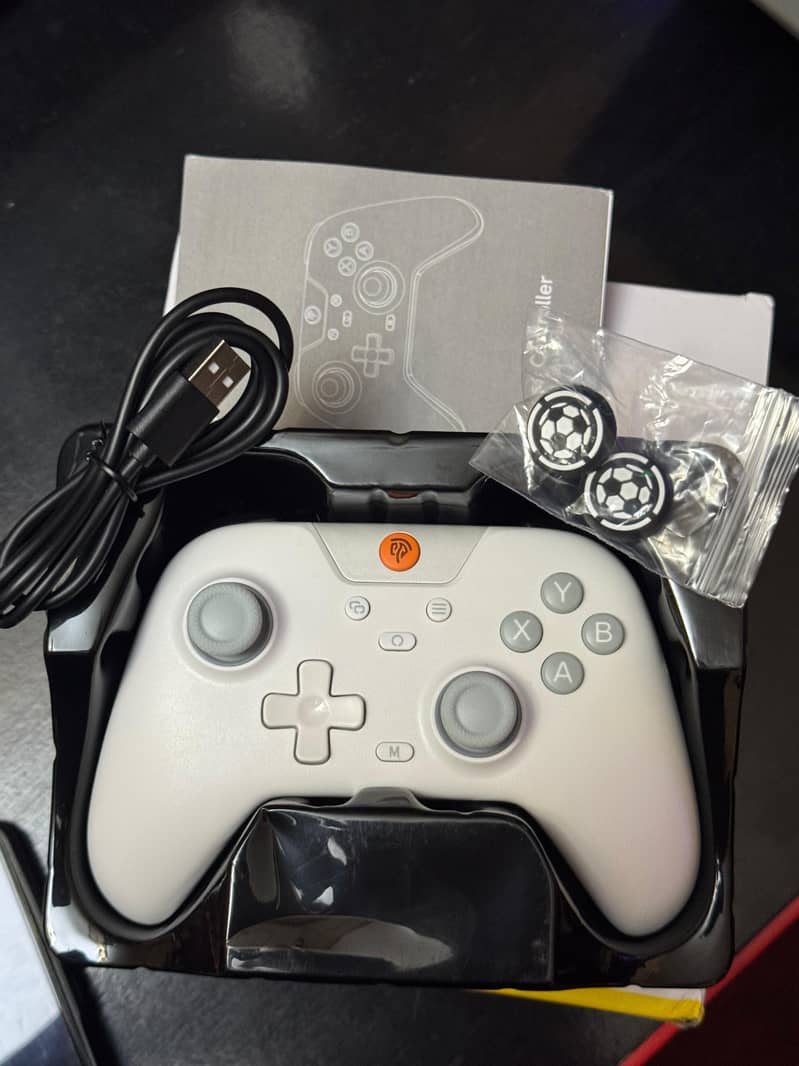 New EasySmx X05 Gaming Controller Completed Box. 1