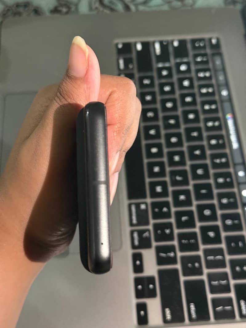 Google Pixel 8, 10/10 In working condition with no issues at all. 3