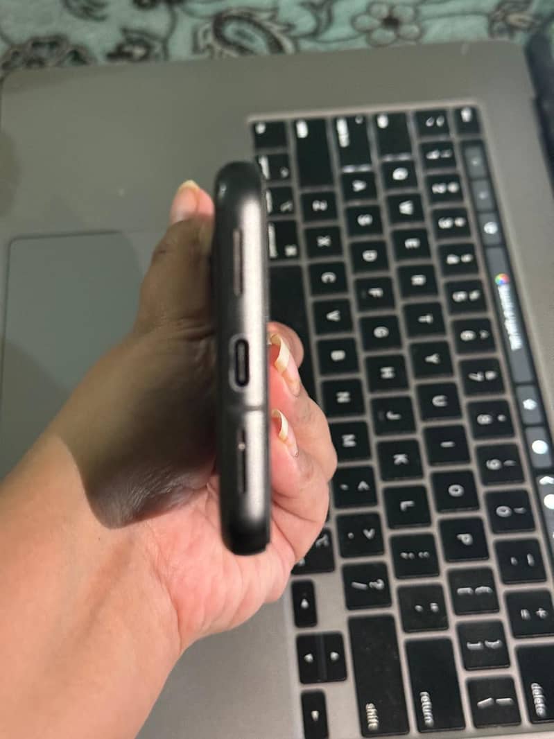 Google Pixel 8, 10/10 In working condition with no issues at all. 4