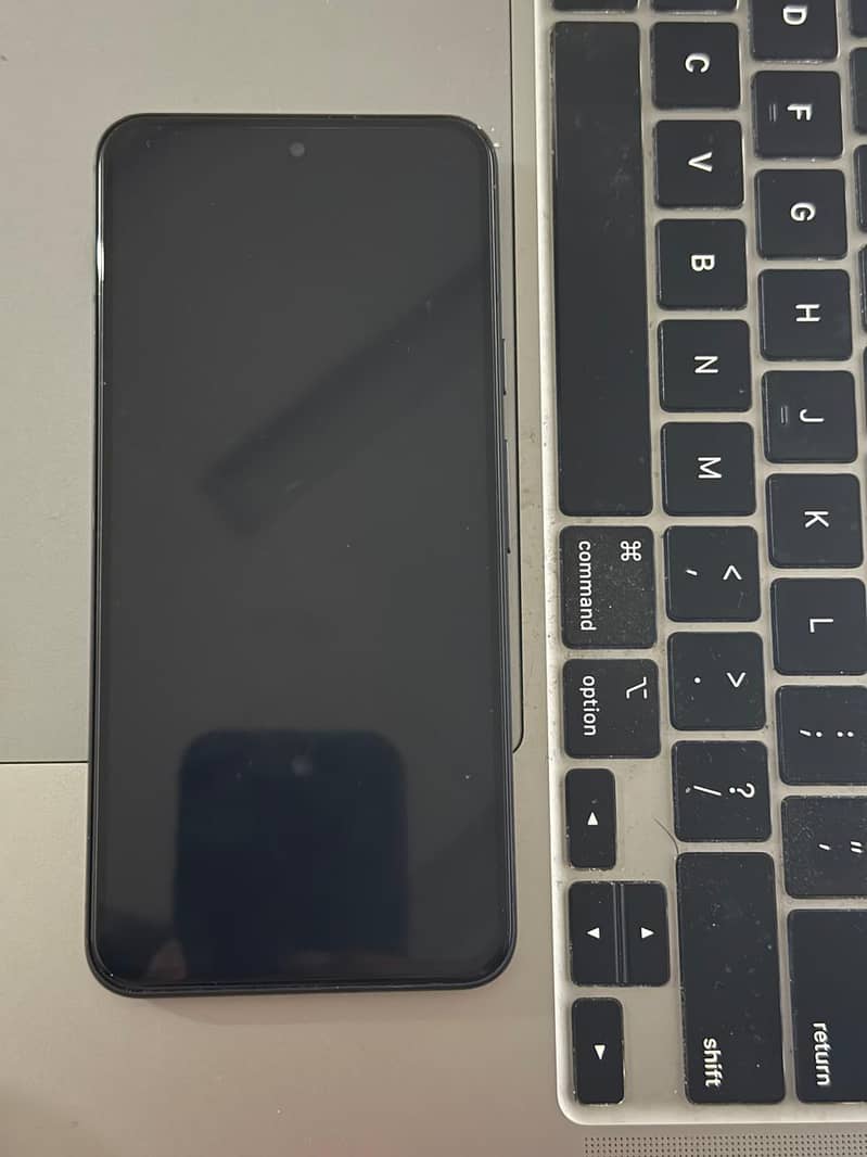 Google Pixel 8, 10/10 In working condition with no issues at all. 5