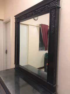 2 Dressing Tables with 3-4 Drawers For Sale.