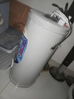 electric geyser only 1 month used as good as new