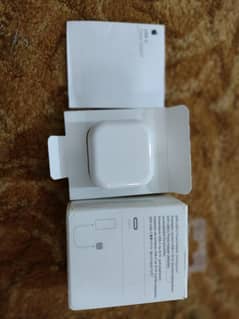 APPLE USB-C 20W POWER ADAPTER