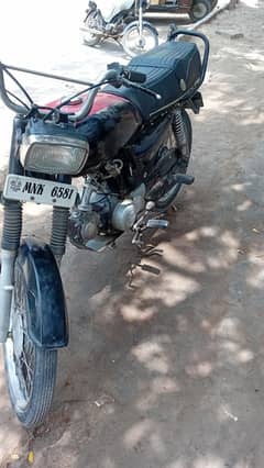 United bike 2013 ka model Hai dono tayer new hain pepar complete hain