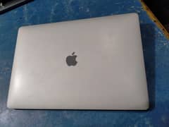 LOOT MAAR DEAL   Apple MacBook Pro 2018 15"