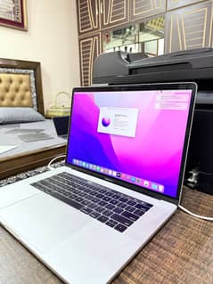 MAC OS MONTEREY with touch bar