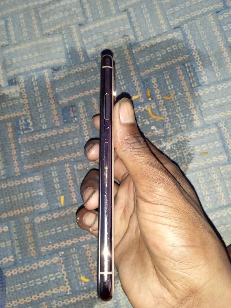 iPhone XS 10by10 all ok set non pta but sim working 3