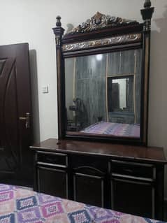 dressing table? children almari