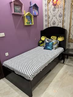 Single bed with molty foam mattress 6”