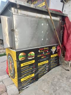 Food Counter With All Accessories