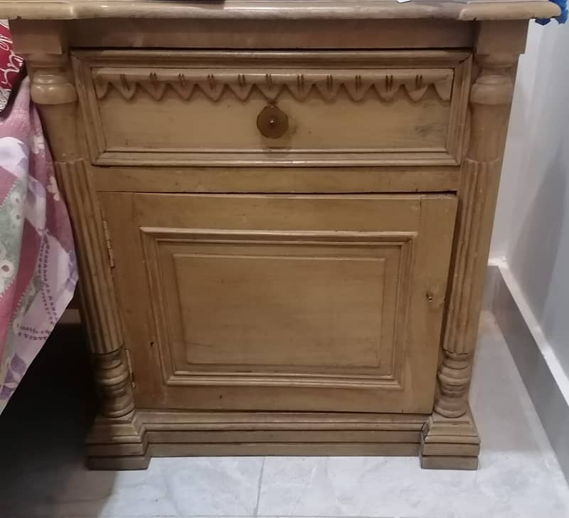 Dressing table and side tables for sale, used, in good condition 2