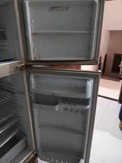 bahtreen conditionpel double door full size frig Colling mashallah gol