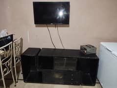 TABLE FOR TV AND DECORATION