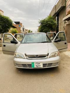 Chhat genuine Hai silver color Hai alloy Rim Saath Hain AC chalu hai.