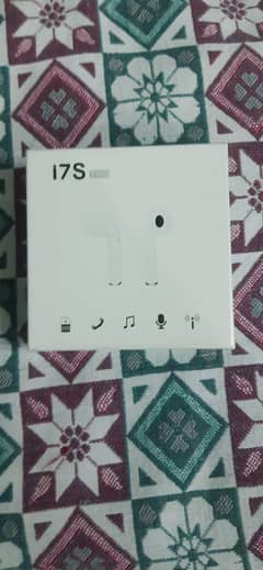 I7s tws wireless earphones with charger and box condition 10/10