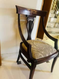 Dinnig table with 8 chairs