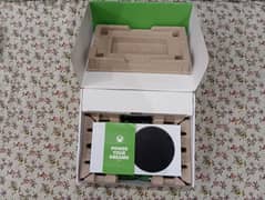 Xbox series s 512gb ( with battery pack accessorie)