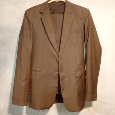 Men 3 Piece Suit urgent sale Good Quality. .