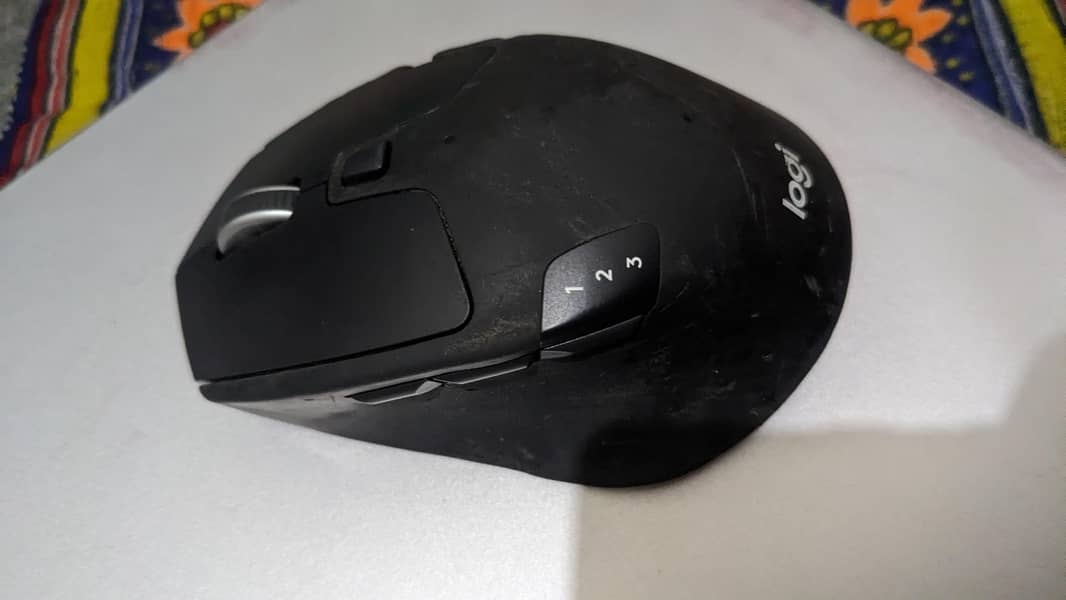 Logitech M720 Triathlon Multi-Computer Wireless Mouse 1