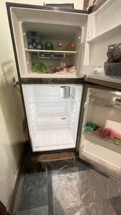Medium size dawlance fridge