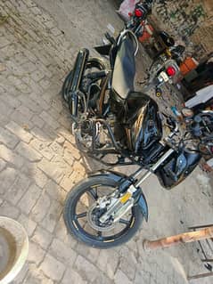 I’m selling my yamha ybr in very good condition