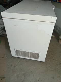 single door deep freezer waves Company for sale condition 10/9