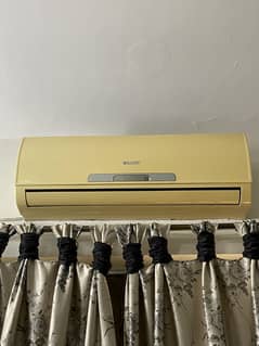 Orient split Ac in good condition