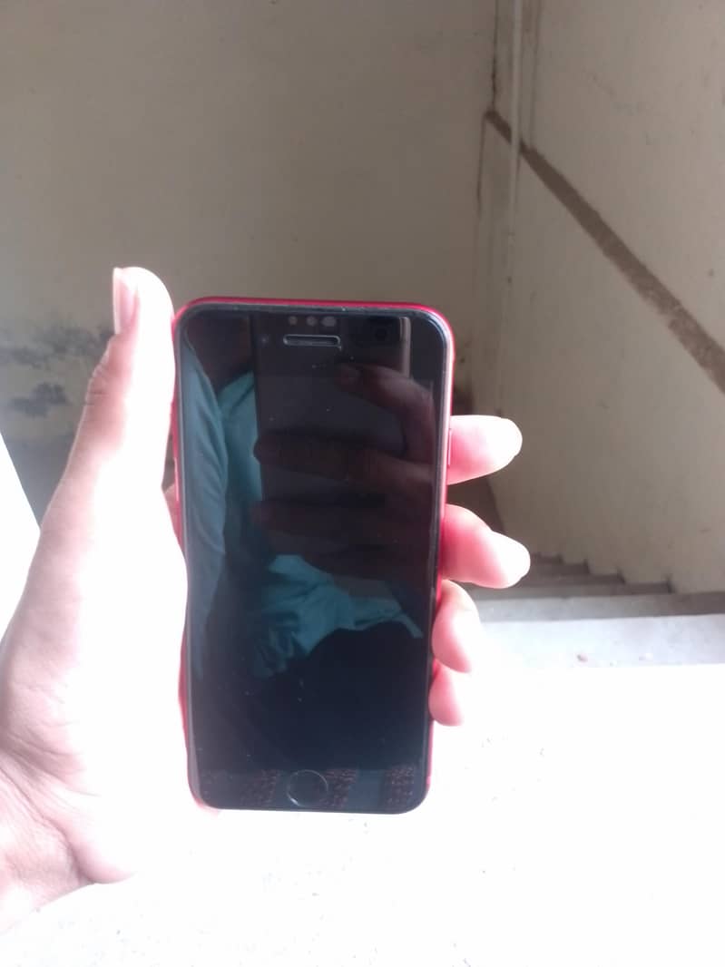 iphone sc red color factory unlocked 10/10 final price 2