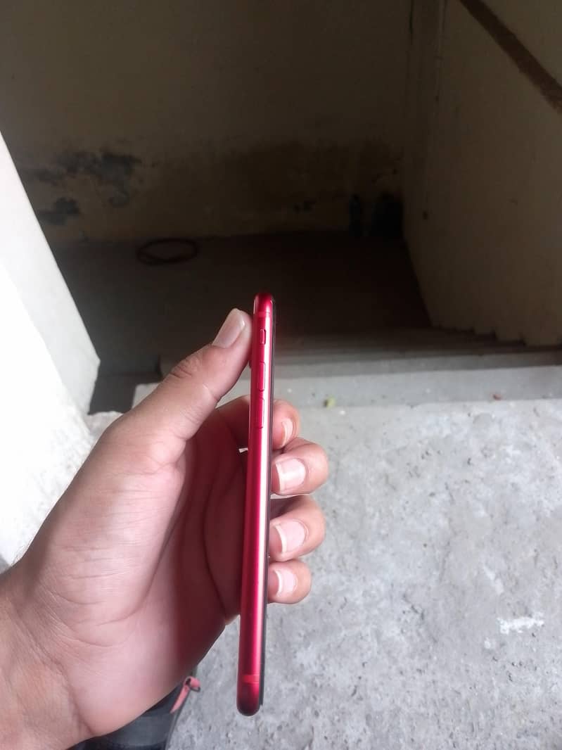 iphone sc red color factory unlocked 10/10 final price 4