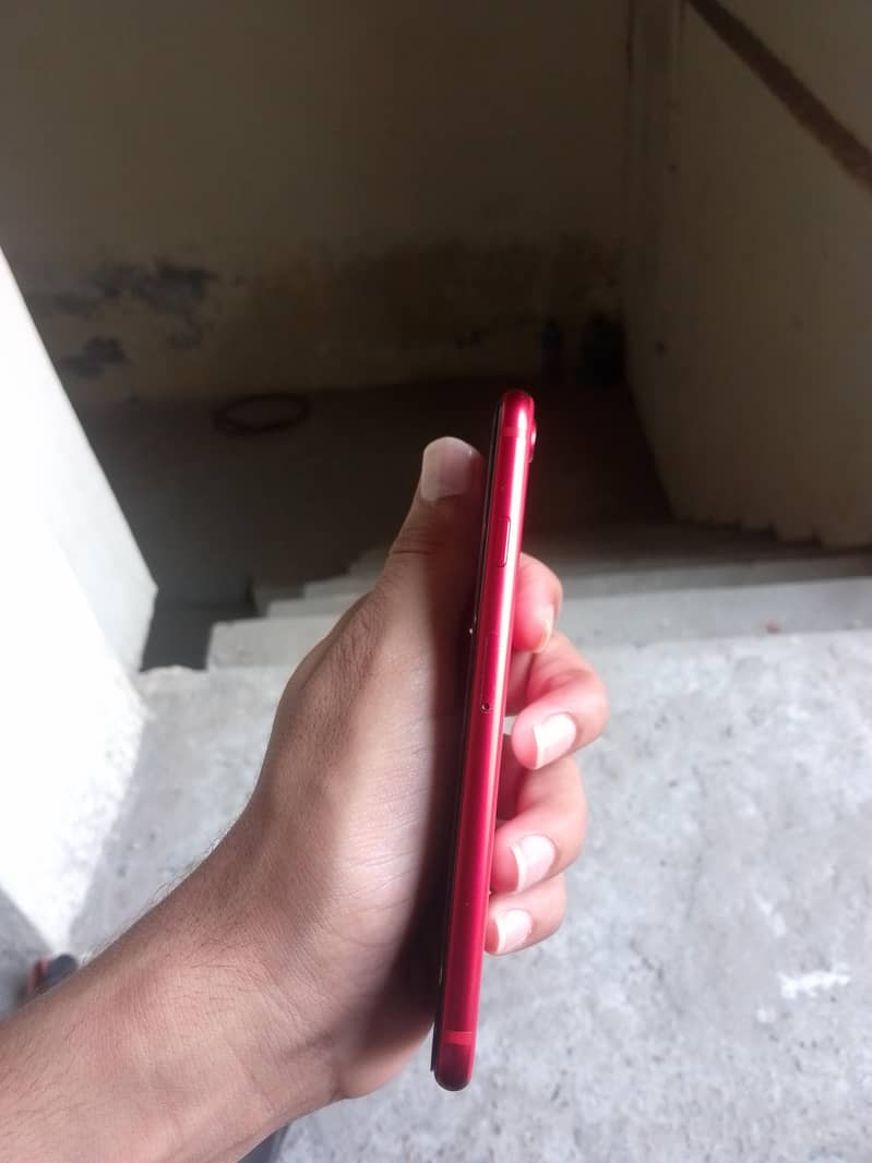iphone sc red color factory unlocked 10/10 final price 5